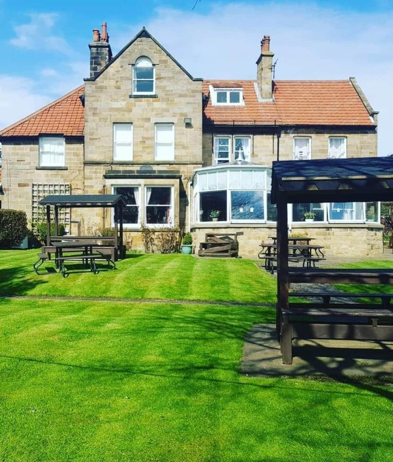 The Fylingdales Inn ロビン・フッズ・ベイ エクステリア 写真