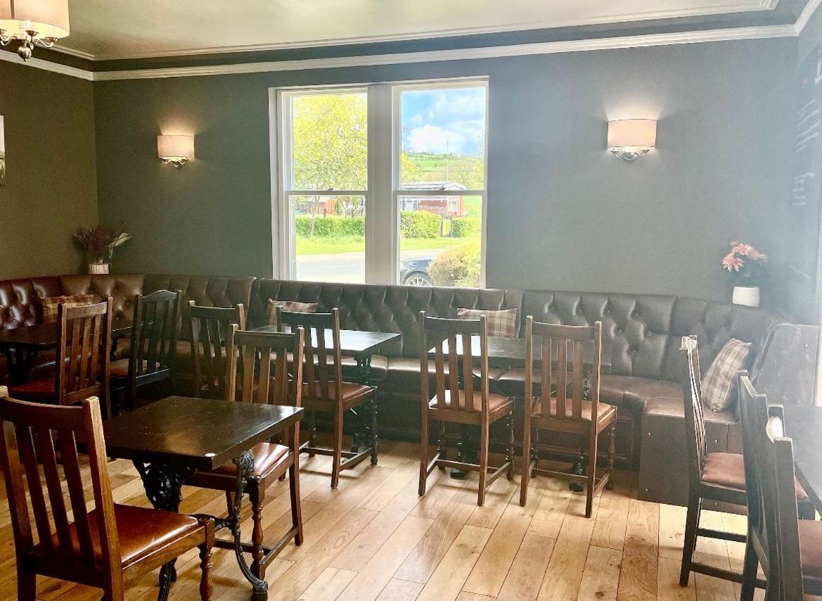The Fylingdales Inn ロビン・フッズ・ベイ エクステリア 写真