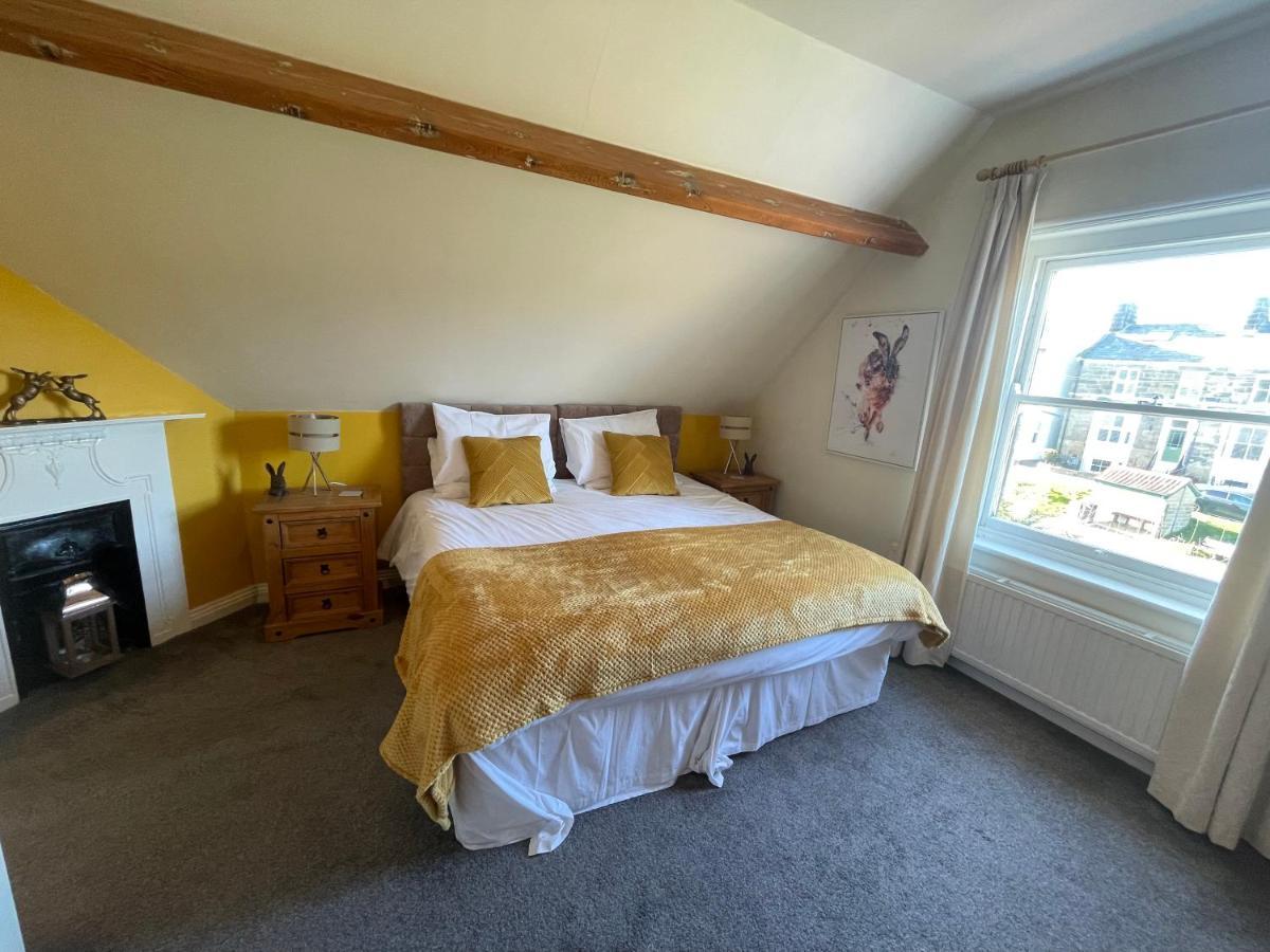 The Fylingdales Inn ロビン・フッズ・ベイ エクステリア 写真